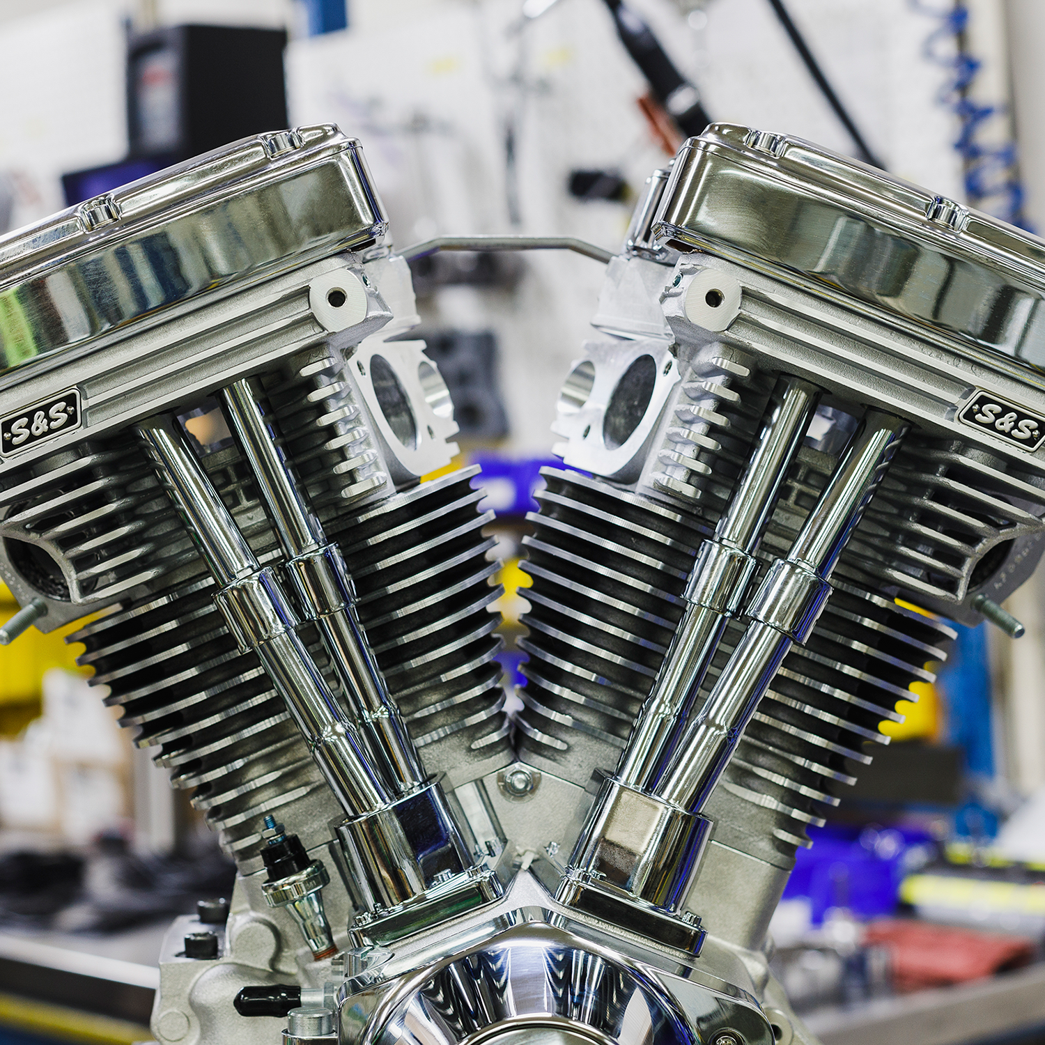 V124 Long Block Engine - Chrome/Natural - Big Twin | Custom Chasis w/Alternator-Style Primary